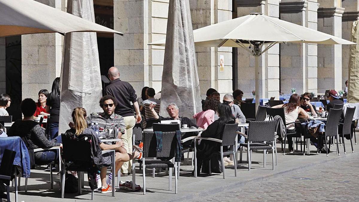 Terrasses d&#039;establiments de restauració de la plaça independència en una imatge d&#039;arxiu.