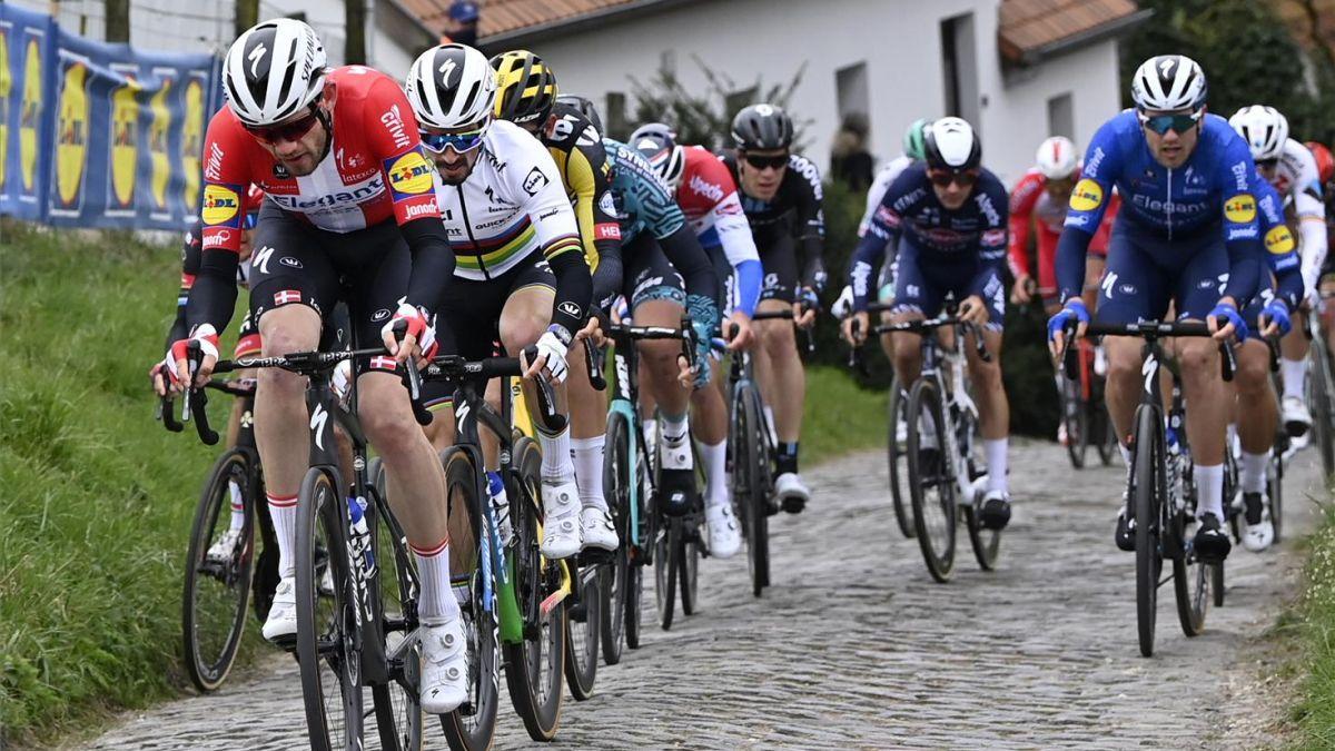 Asgreen es posa flamenc davant Van der Poel i s’emporta el Tour de Flandes Asgreen es posa flamenc davant Van der Poel i s’emporta el Tour de Flandes