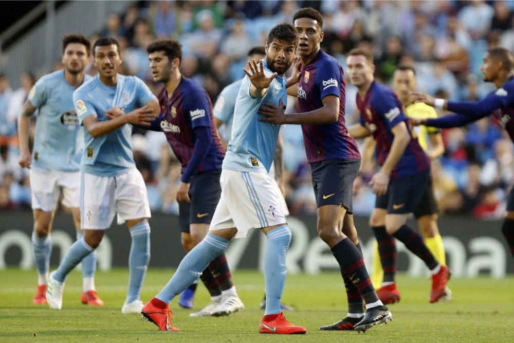 El Celta tumba al Barça y acaricia la permanencia. // A. Villar | J. Lores