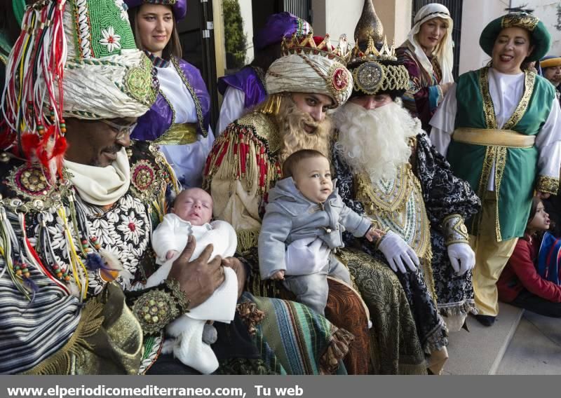 Los Reyes Magos reparten regalos en la provincia