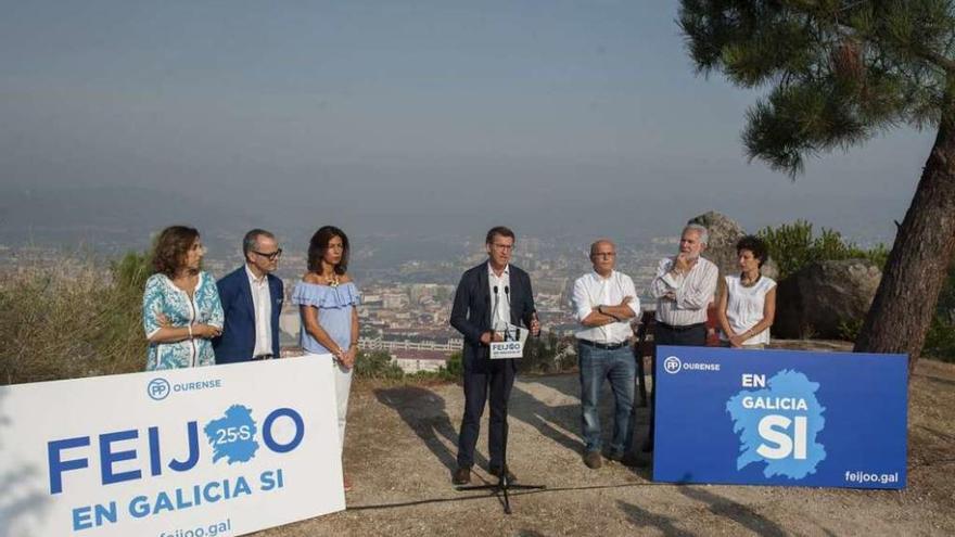 Feijóo, en la presentación del programa del PPdeG para Ourense, en el parque de Montealegre. // B. Lorenzo