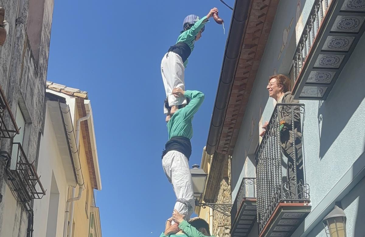 Enlairar la tradició: la Muixeranga de la Marina Alta va alçar una imatge icònica