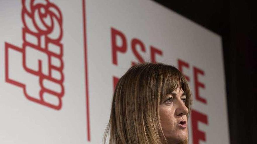 Mendia defiende el acuerdo ante el consejo nacional del PSE. // Efe