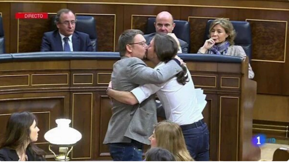 El beso de Pablo Iglesias