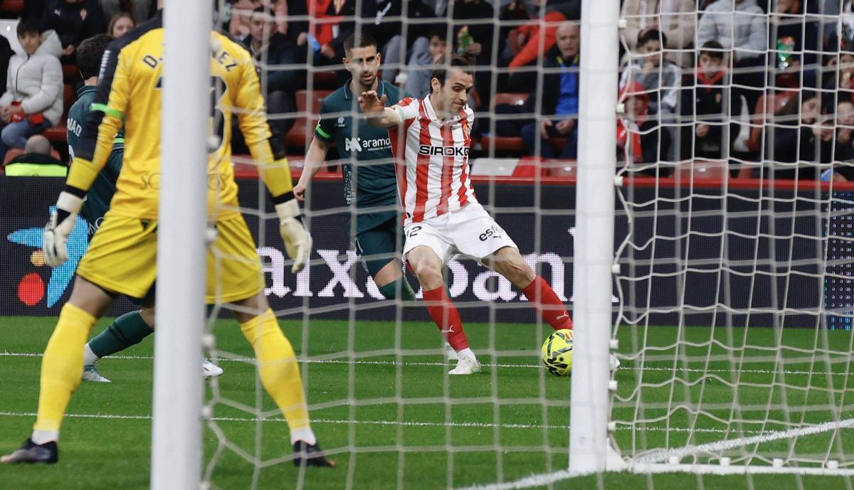 EN IMÁGENES: El Sporting se impone al Huesca en el Molinón
