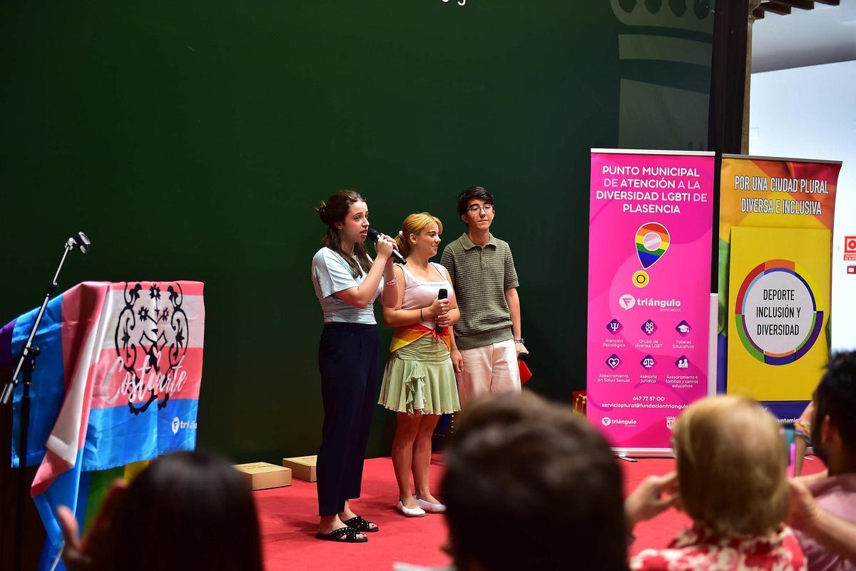 Fotogalería | Acto institucional del Orgullo LGBTI+ en Plasencia