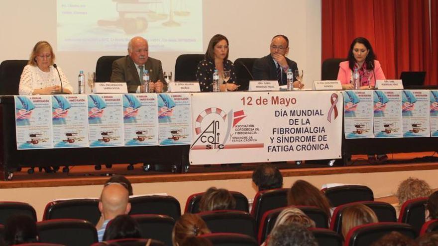 Salud se compromete a actualizar e implantar el proceso asistencial de fibromialgia