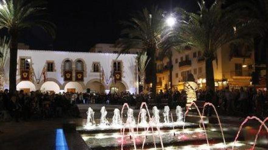 La fachada de la sede del Ayuntamiento de Santa Eulària, en la plaza de España.