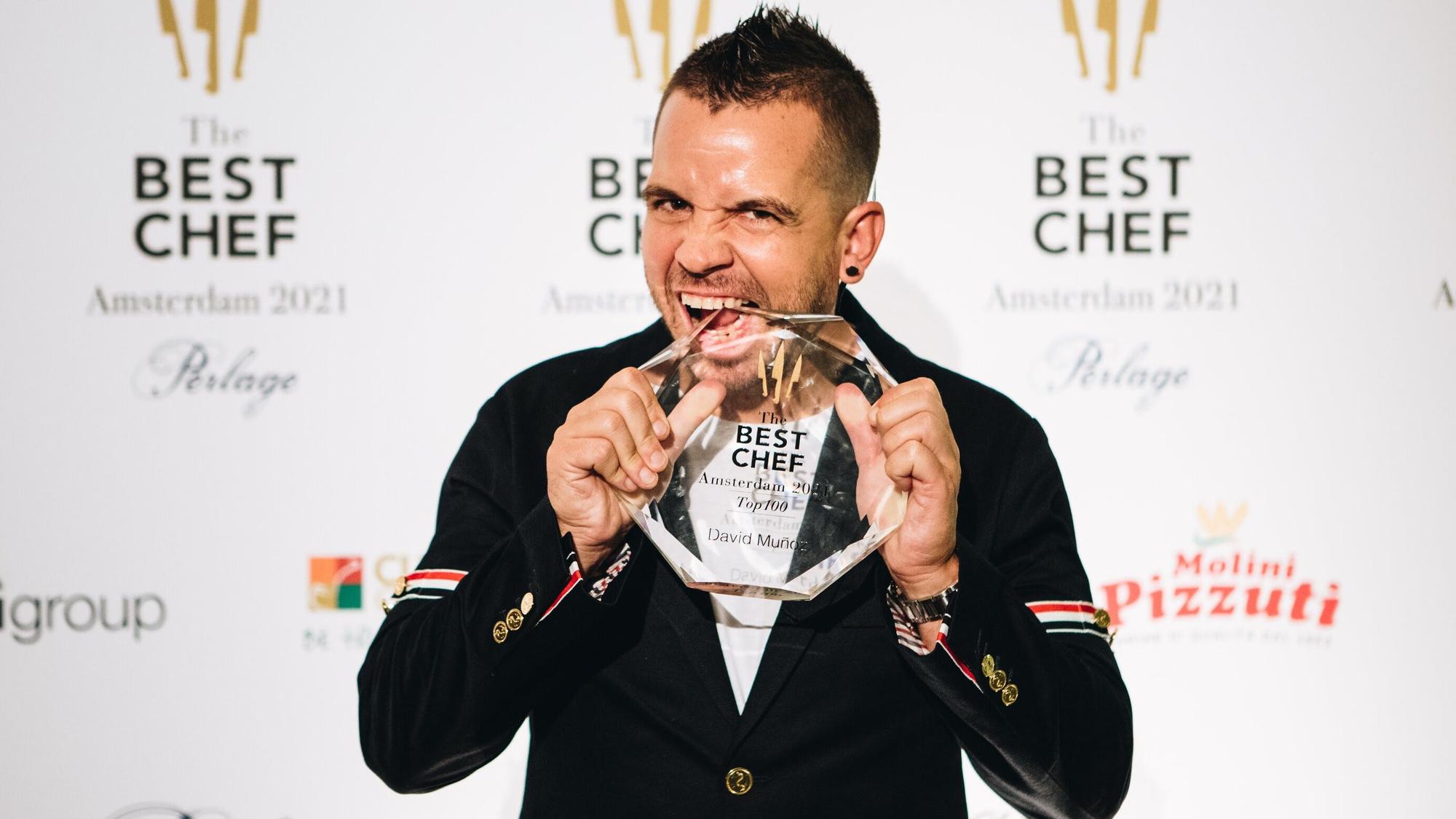 El chef David Muñoz, con el premio The Best Chef Award