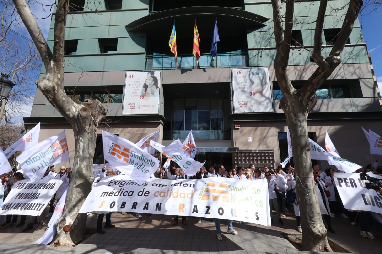 Los médicos valencianos salen a la calle a reclamar mejoras laborales