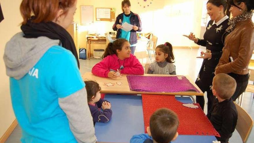 Visita a las obras de la ludoteca de San Rafael por la alcaldesa . // D.P.