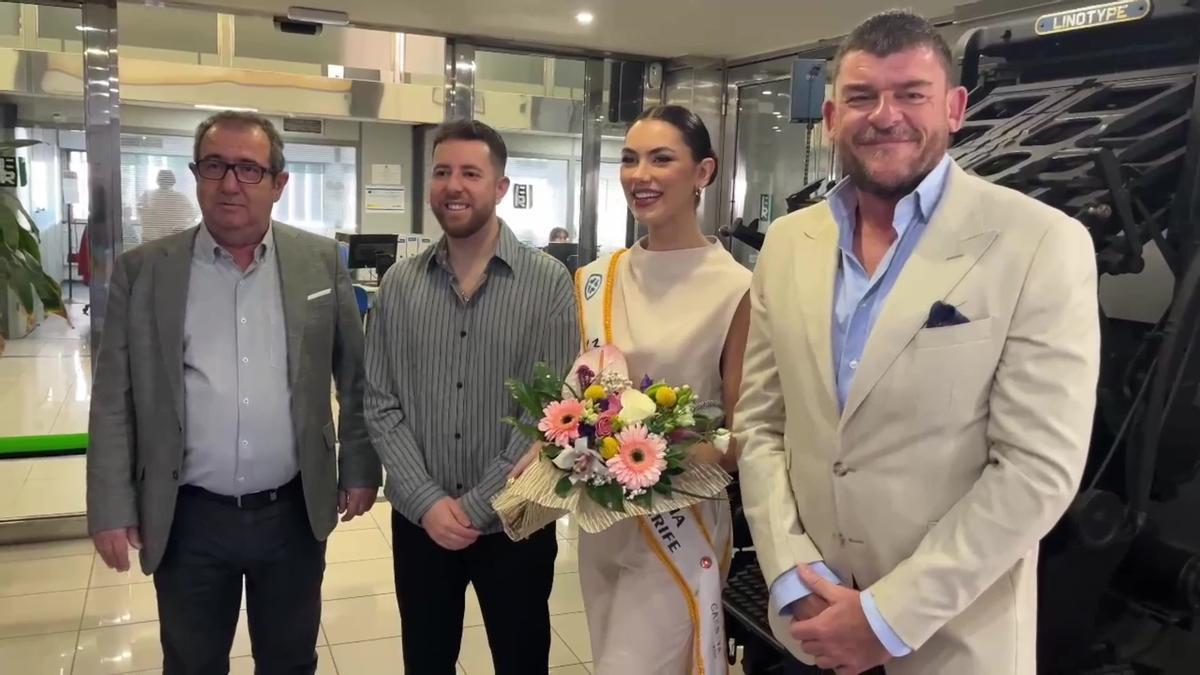 Visita a la redacción de Elizabeth Ledesma Laker, candidata de El Día a reina del carnaval