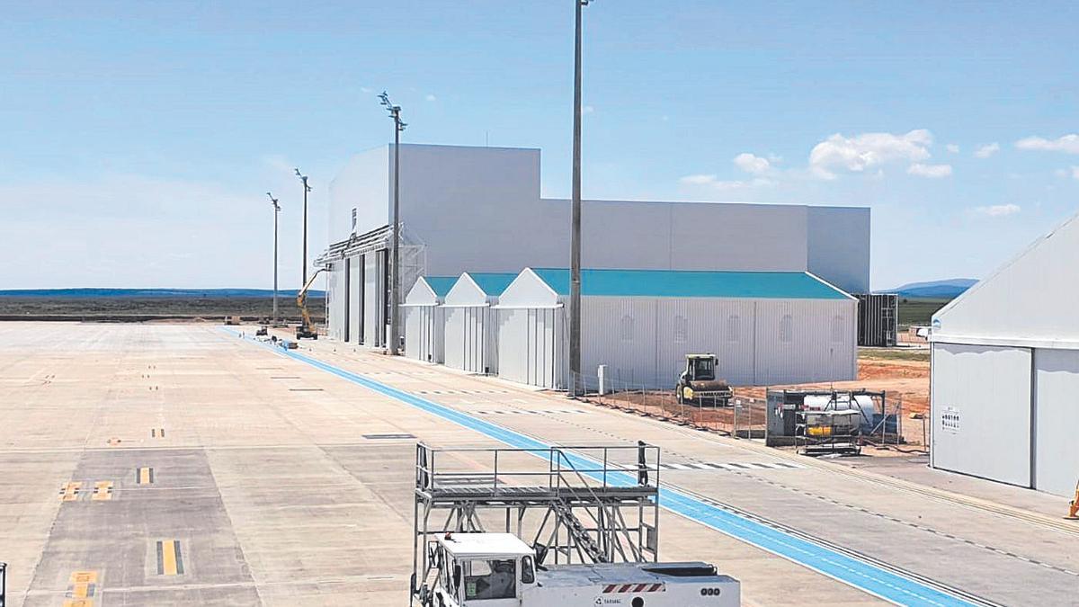 Naves logísticas del Aeropuerto de Teruel, una de las infraestructuras financiadas por el FITE.