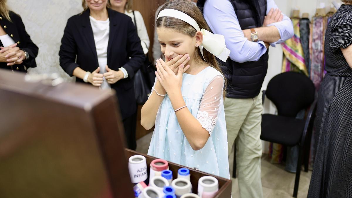 Carmen y Marta eligen sus espolines "Fallera Mayor de València"