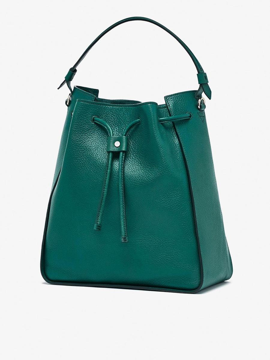 Amarás el verde por encima de todo: Bolso de piel, de Massimo Dutti (119,20 euros).