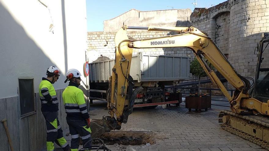 La instalación de hidrantes en el Casco Histórico de Coria garantiza una respuesta integral ante incendios