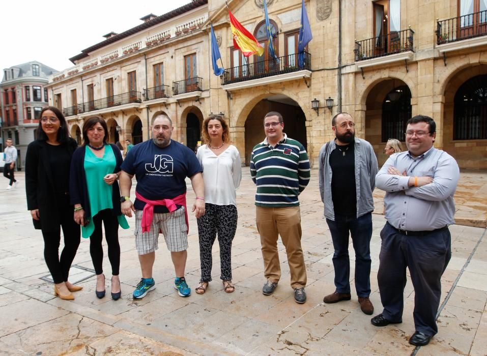 Julio García con los grupos políticos de Oviedo