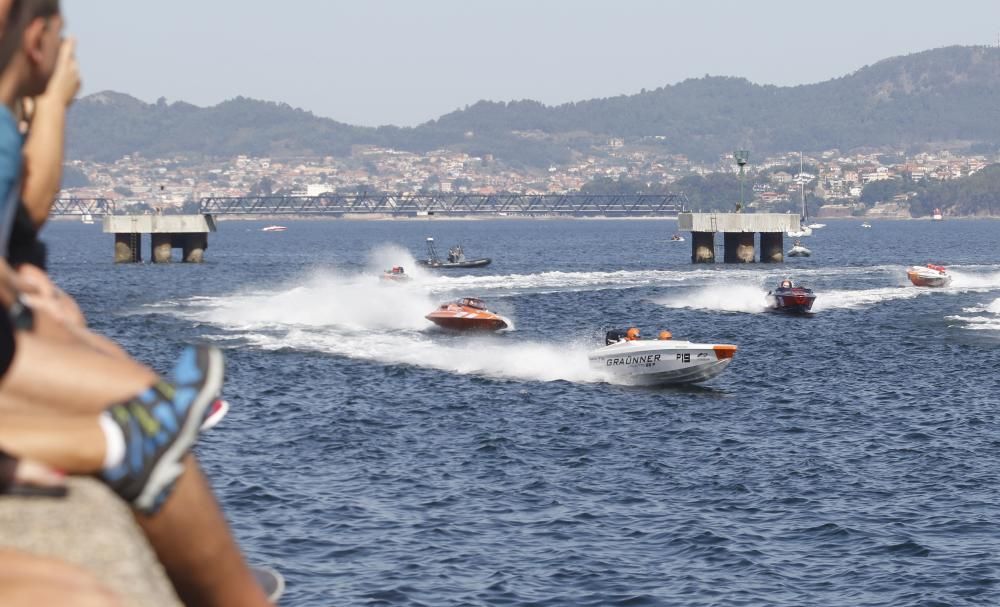 Las lanchas rugen en O Marisquiño 2017 en Vigo