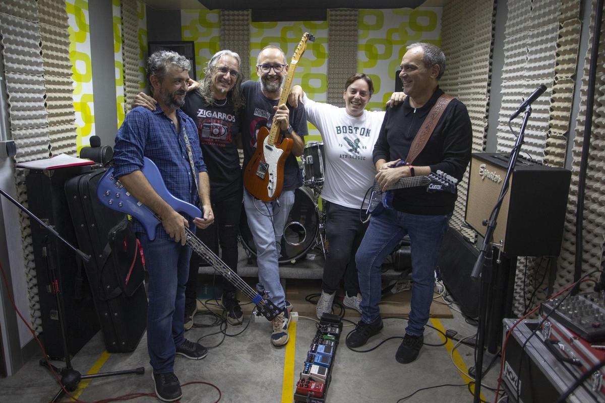 El grupo durante un ensayo.