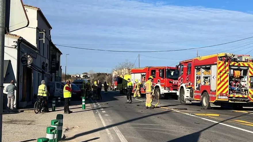 VÍDEO | Aparatós accident entre un cotxe i una ambulància que traslladava un pacient