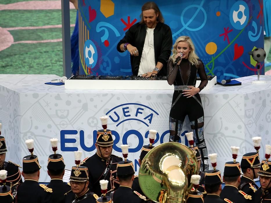 Imágenes de la ceremonia de apertura de la Eurocopa en Saint Denis, que ha contado con la música de David Guetta.