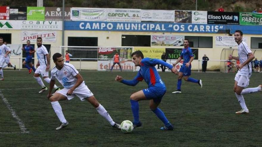 Un lance del partido entre el Barbadás y Cerceda. // Jesús Regal