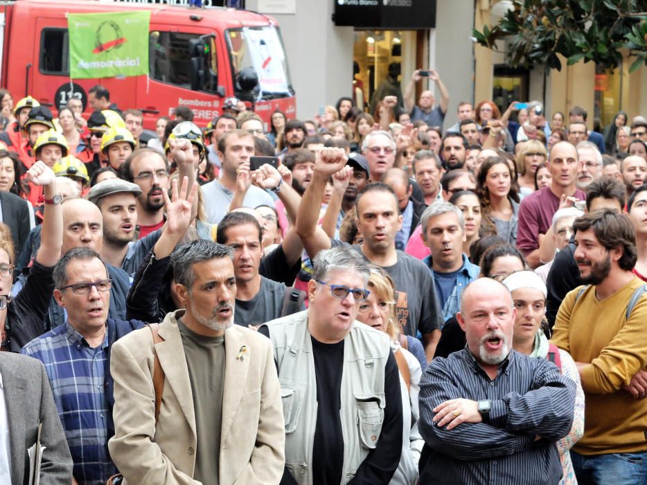 Concentració de rebuig de la violència policial de l'1-O a Figueres