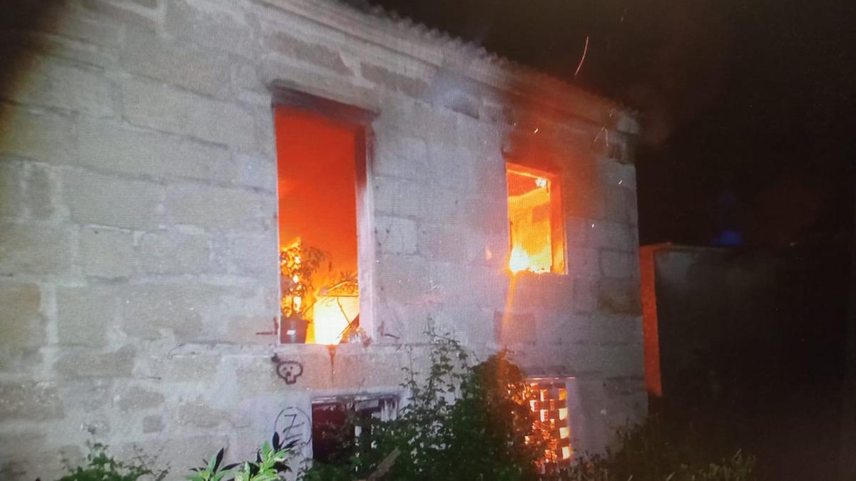 El incendio de la casa abandonada en Quintela.