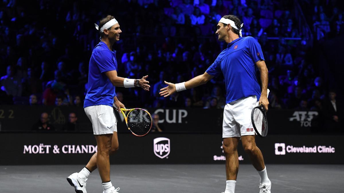 Rafa Nadal y Roger Federer, en el último partido profesional del suizo