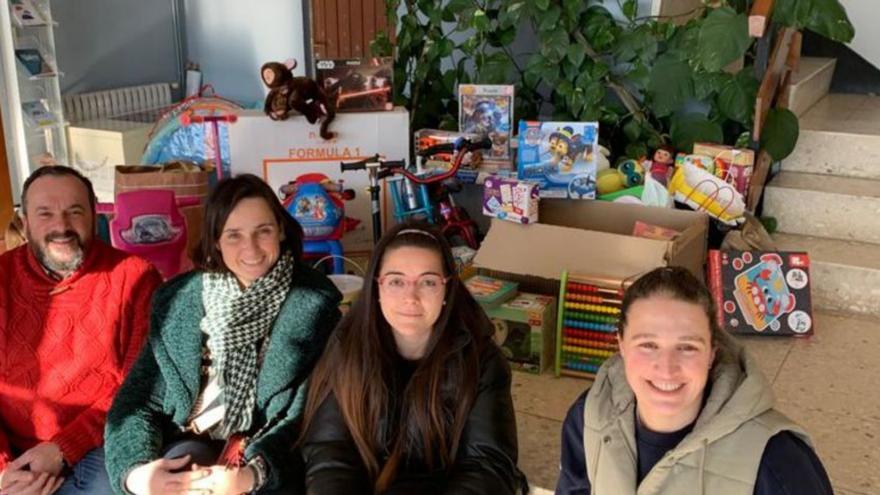 El CRA de Vilaboa dona a la Asociación Boa Vida los juguetes recogidos en la carrera Save the Children