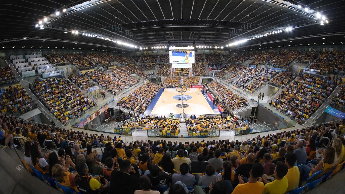 La afición amarilla llenó el recinto del Gran Canaria Arena durante la final de la Eurocup ante el Turk Telekom Ankara.