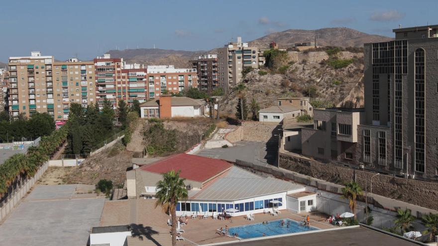 La UPCT y Cultura quieren definir qué hacer en el cerro de San José para su recuperación.