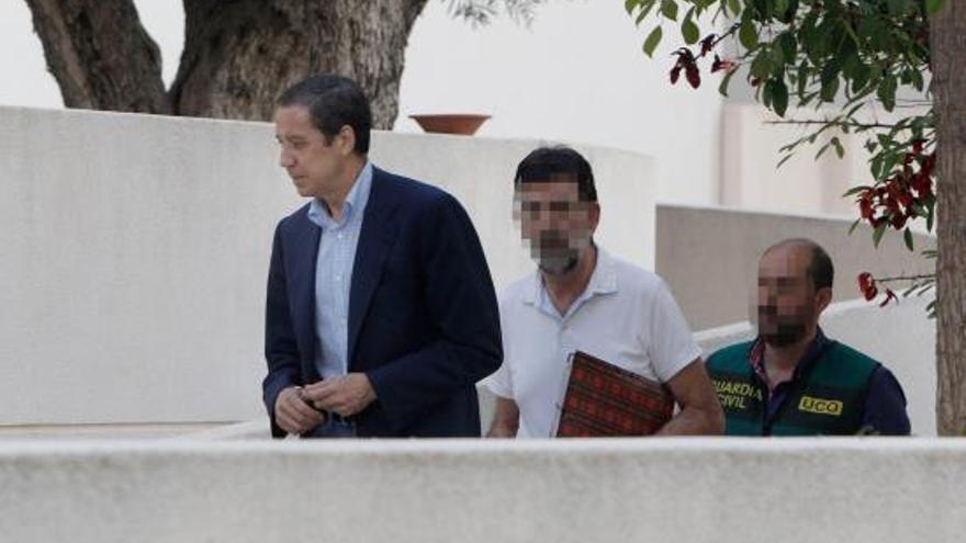 Trasladan a Zaplana a la Fe por problemas respiratorios