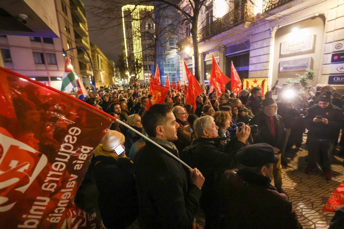 Así ha sido la concentración en el consulado de USA en València tras la captura de Nicolás Maduro