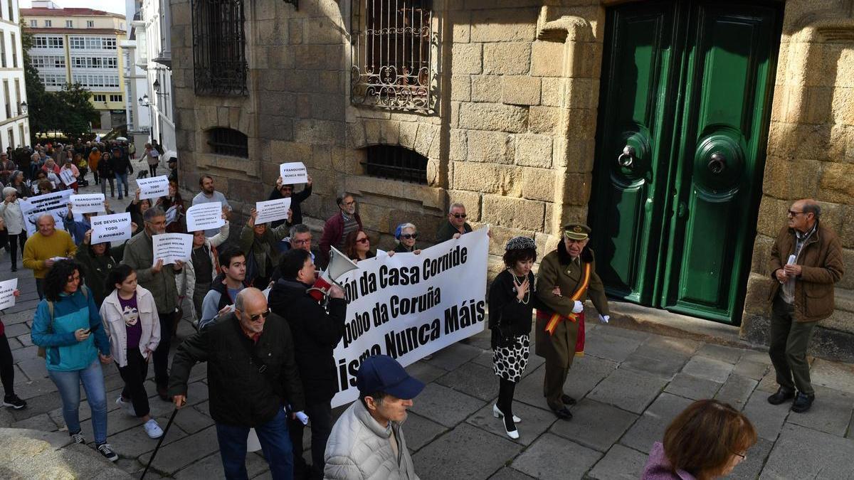 Marcha en A Coruña para pedir la devolución de la Casa Cornide.