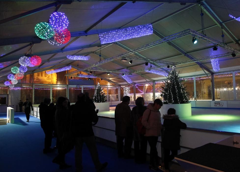 Presentación de la pista de hielo de la plaza de la Catedral.