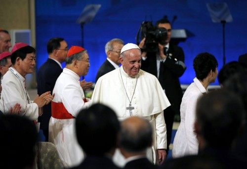 El Papa Francisco llega a Seúl en su primera visita a Asia