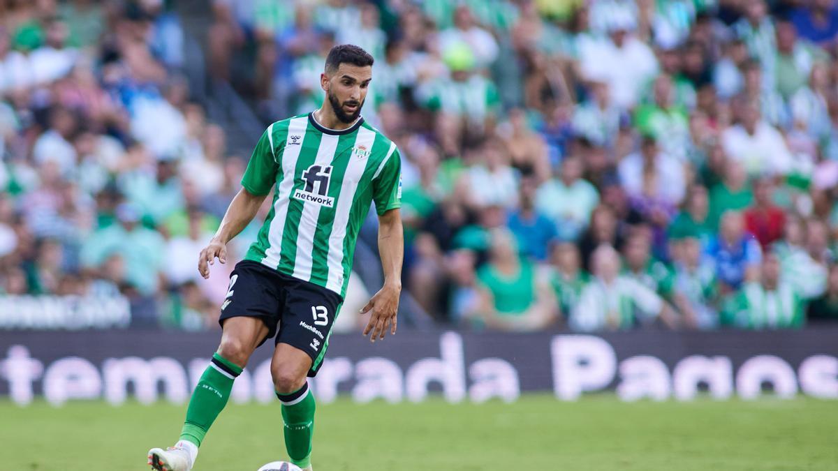 Martin Montoya, tras reaparecer con el Real Betis nueve meses después.