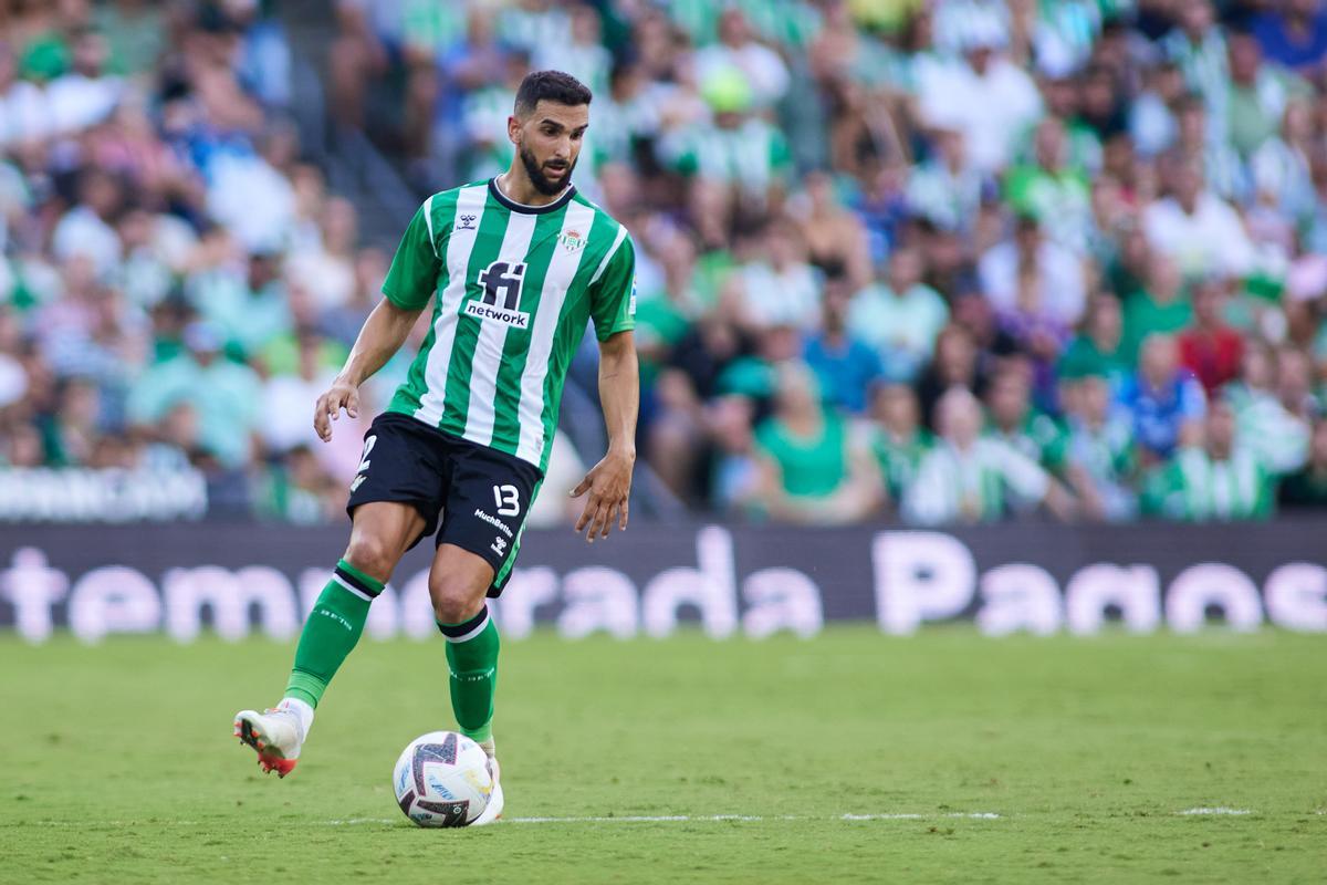 Martin Montoya, tras reaparecer con el Real Betis nueve meses después.