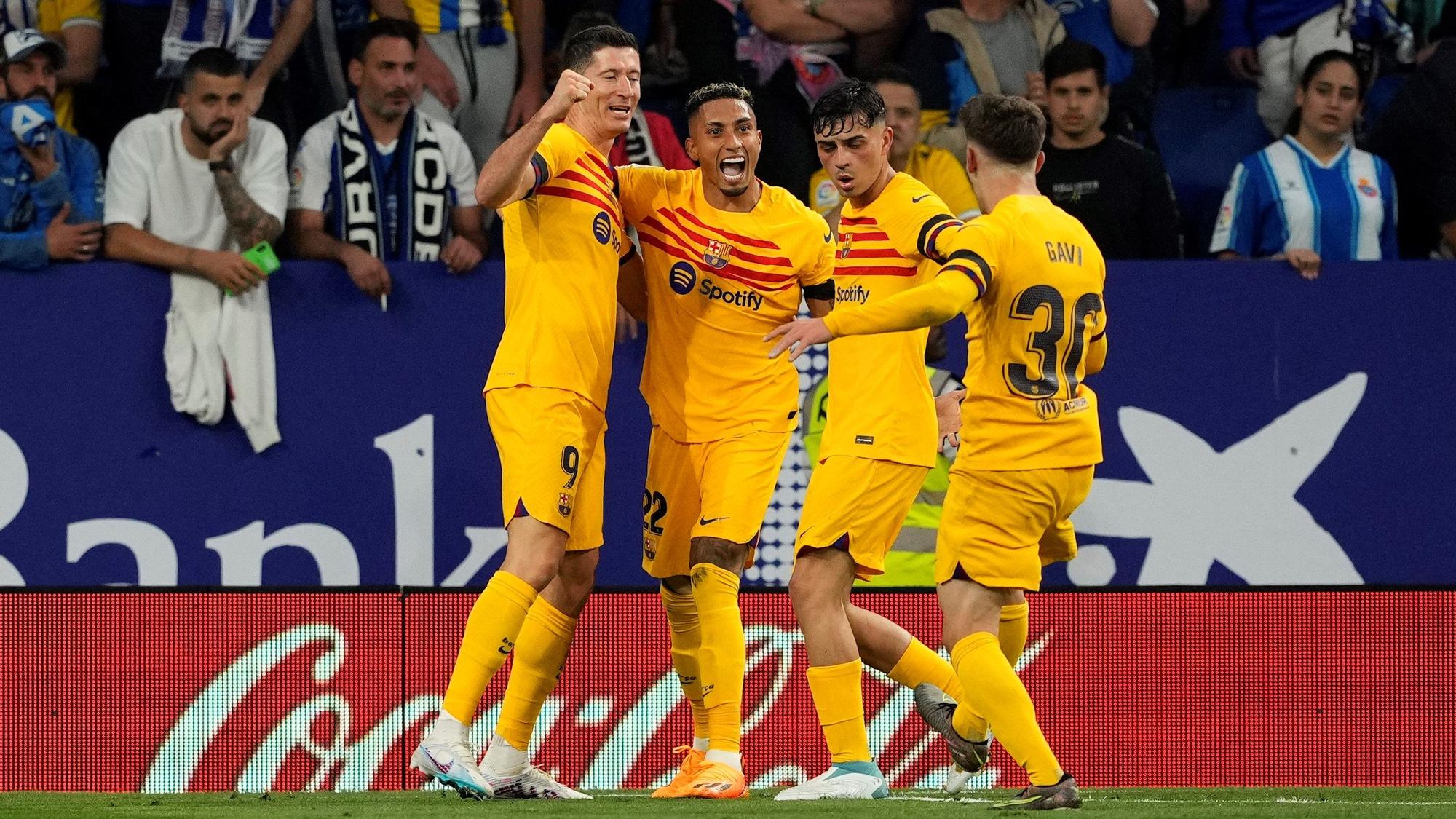 Cornellà El Prat. 14.05.2023. Deportes. Los jugadores del Barça celebran el título de liga al finalizar el partido de liga entre el RCD Espanyol y el FC Barcelona. Fotografía de Jordi Cotrina