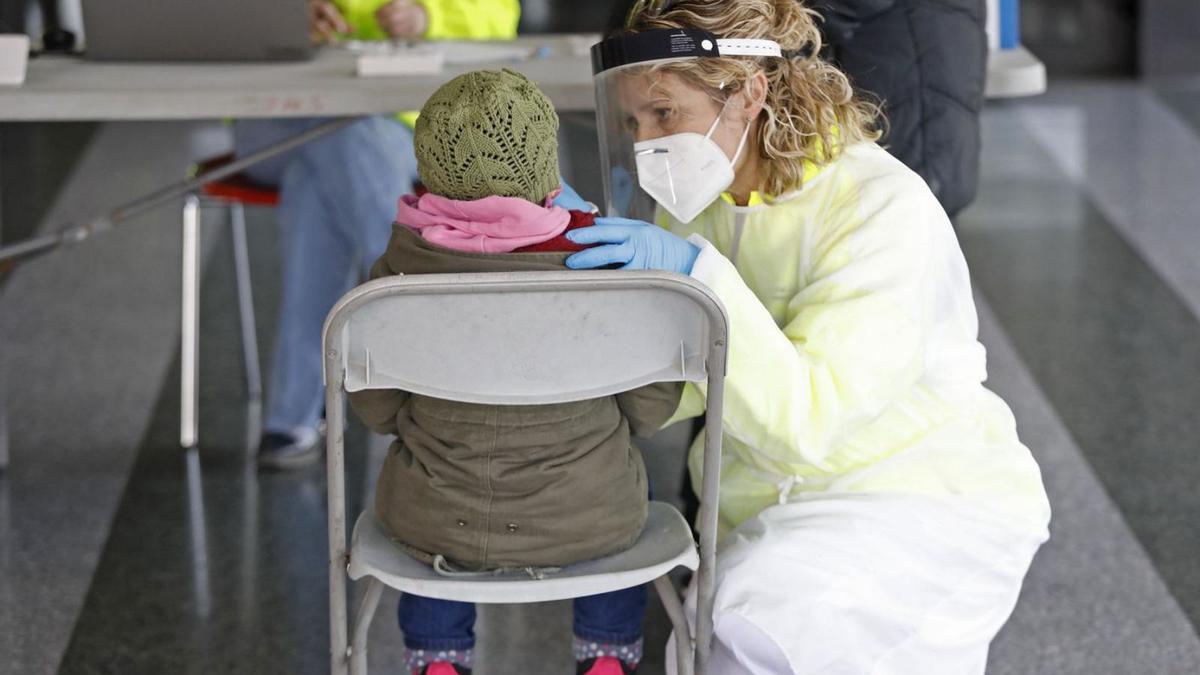 Cribratges a infants a Fontajau, la setmana passada. | ANIOL RESCLOSA