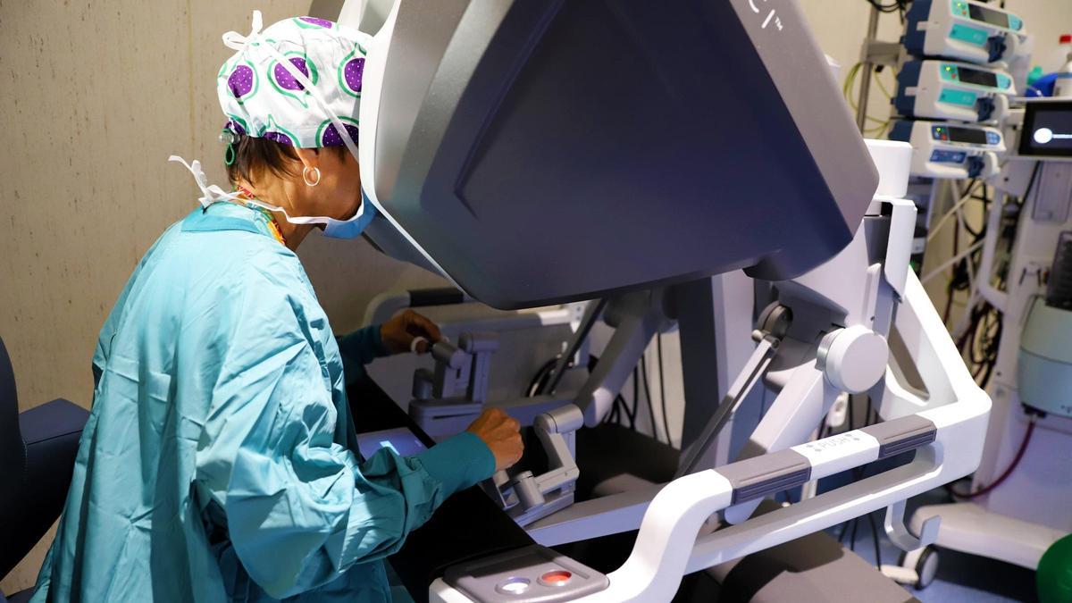 Un robot del servicio de urgencias del Hospital Germans Trias i Pujol.