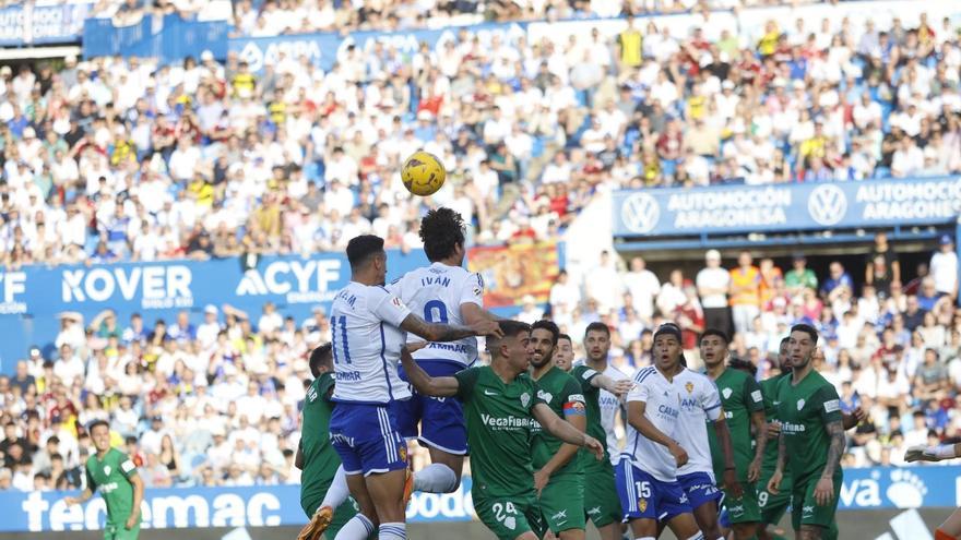 John prefiere ver el vaso medio lleno tras el empate del Elche en Zaragoza