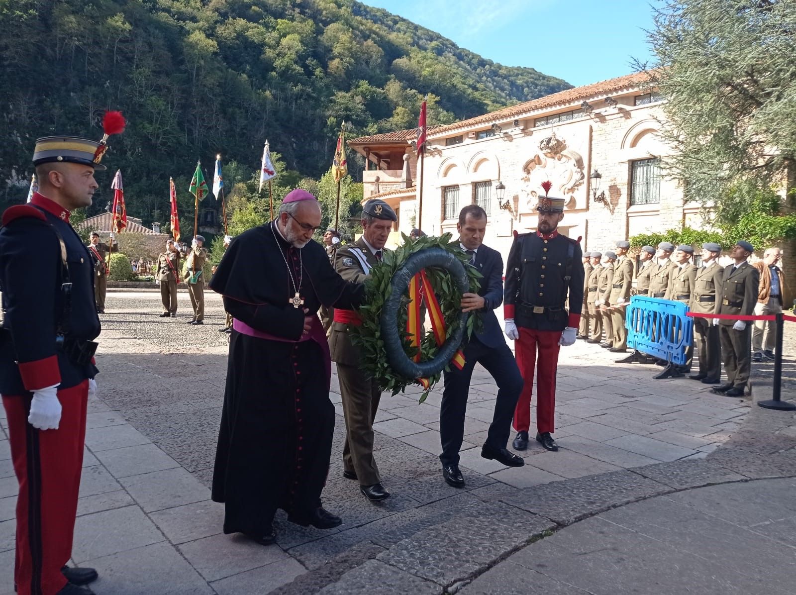 Multitudinaria jura de bandera en Covadonga, con imágenes para la historia en el real sitio