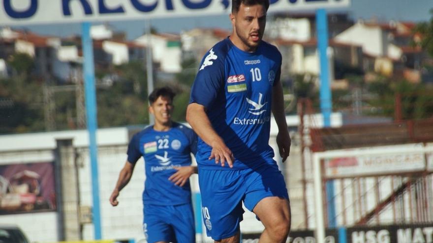 Álvaro Traver, durante un entrenamiento con el CD Coria.