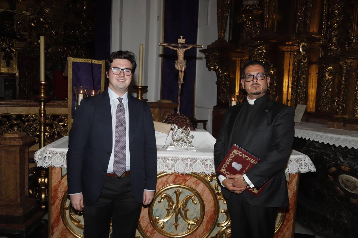 Ignacio Sierra Quirós ensalza la figura del costalero en un pregón en la iglesia de la Trinidad de Córdoba.