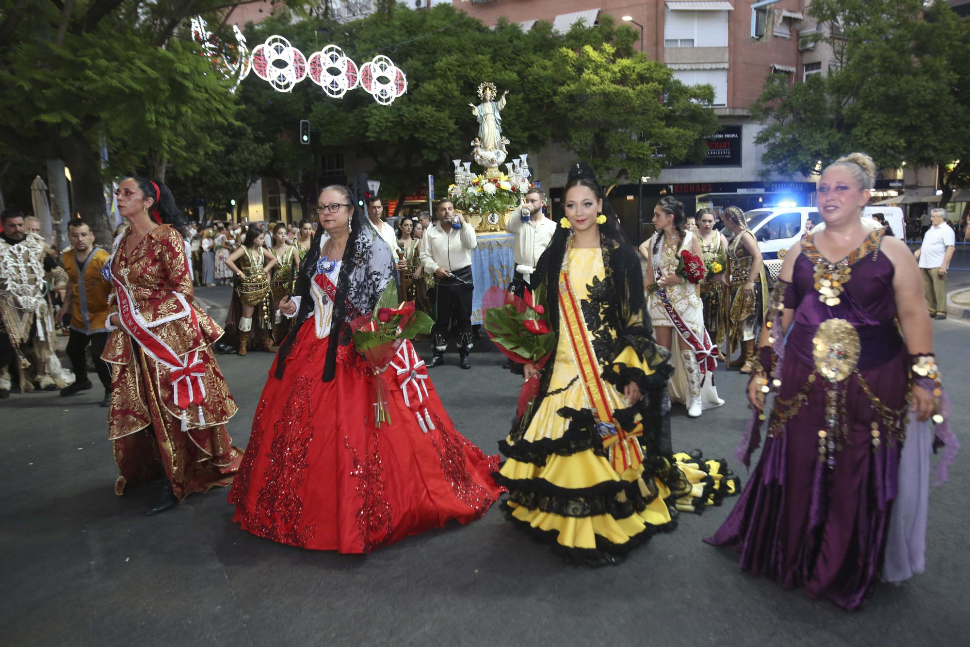 Altozano rinde homenaje a la Virgen de la Asunción tras los desfiles de Moros y Cristianos