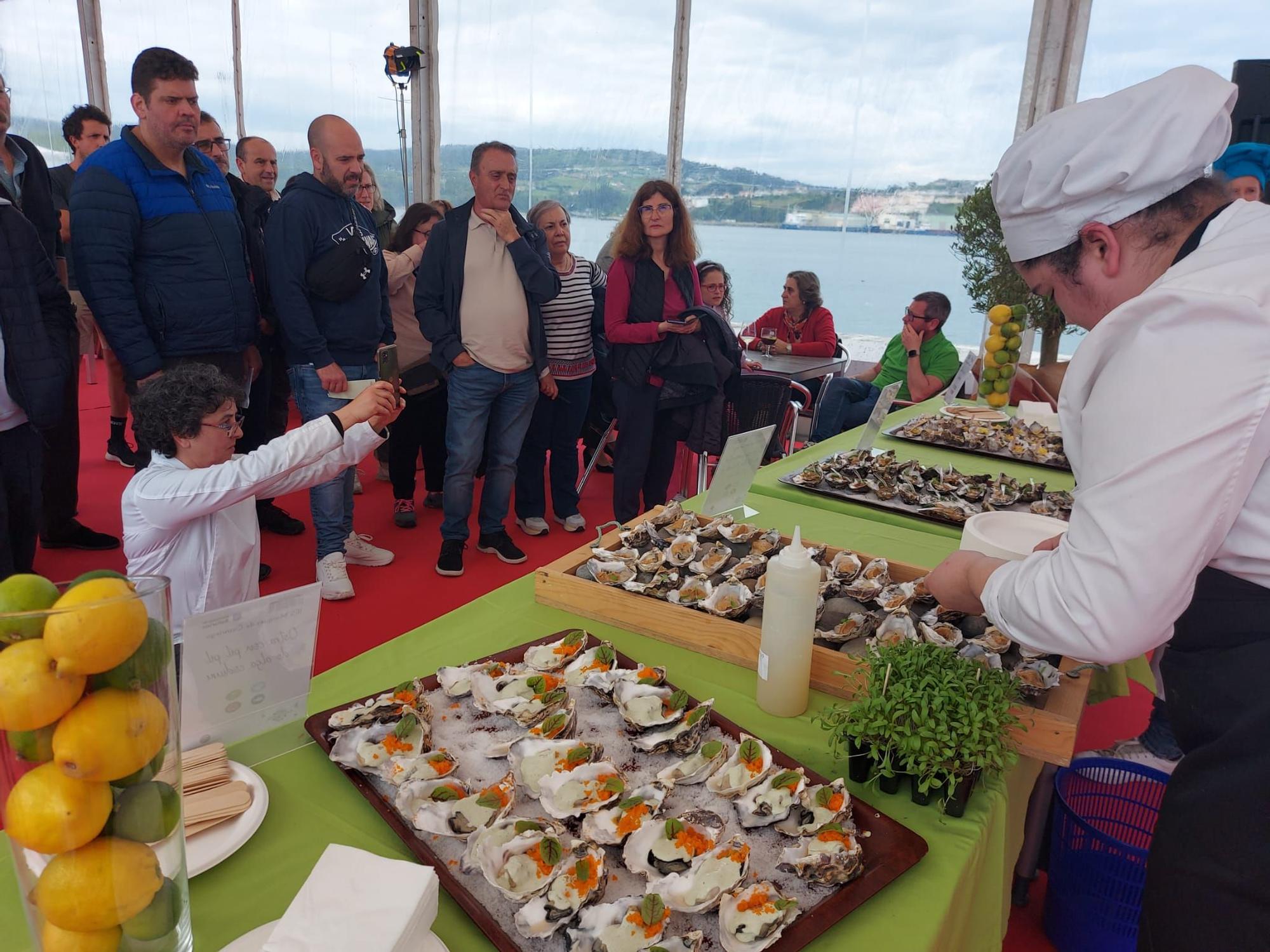 En imágenes: El festival gastronómico "Somos la ostra" llena Castropol