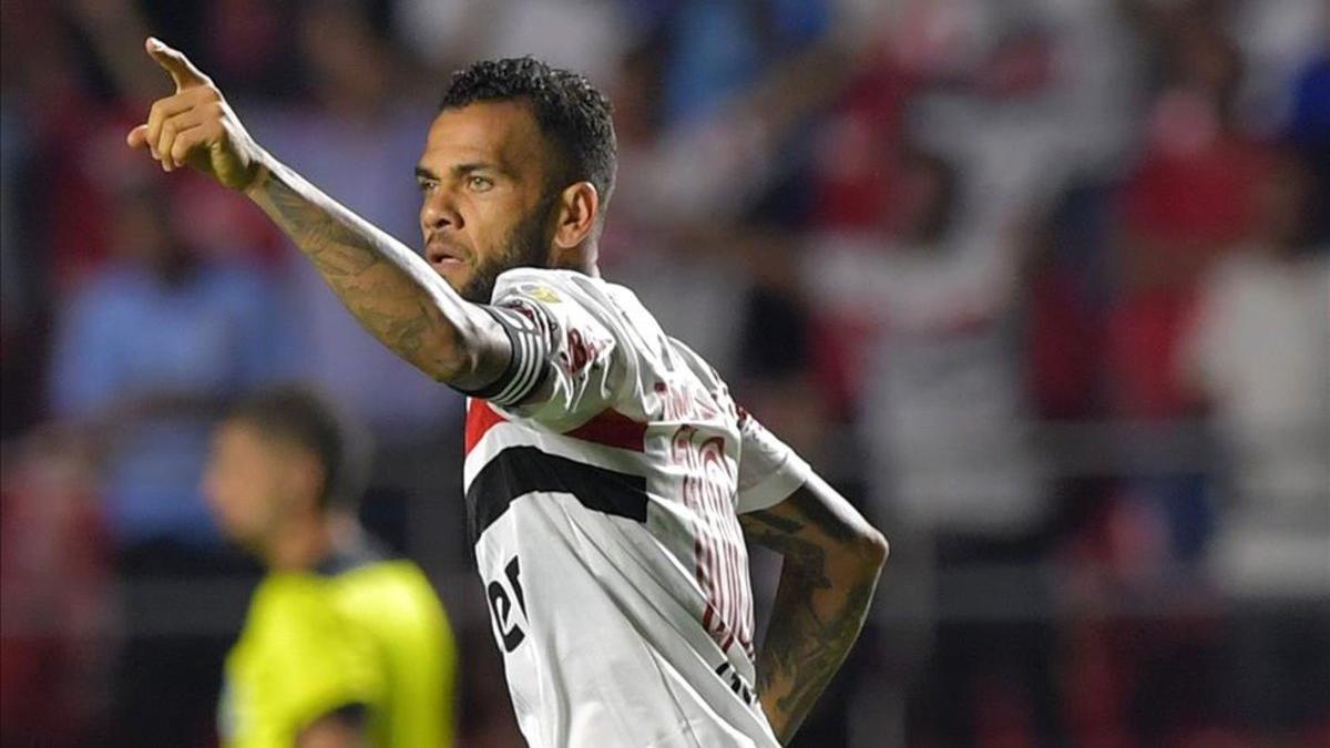 Dani Alves estaría decidido a volver a Europa