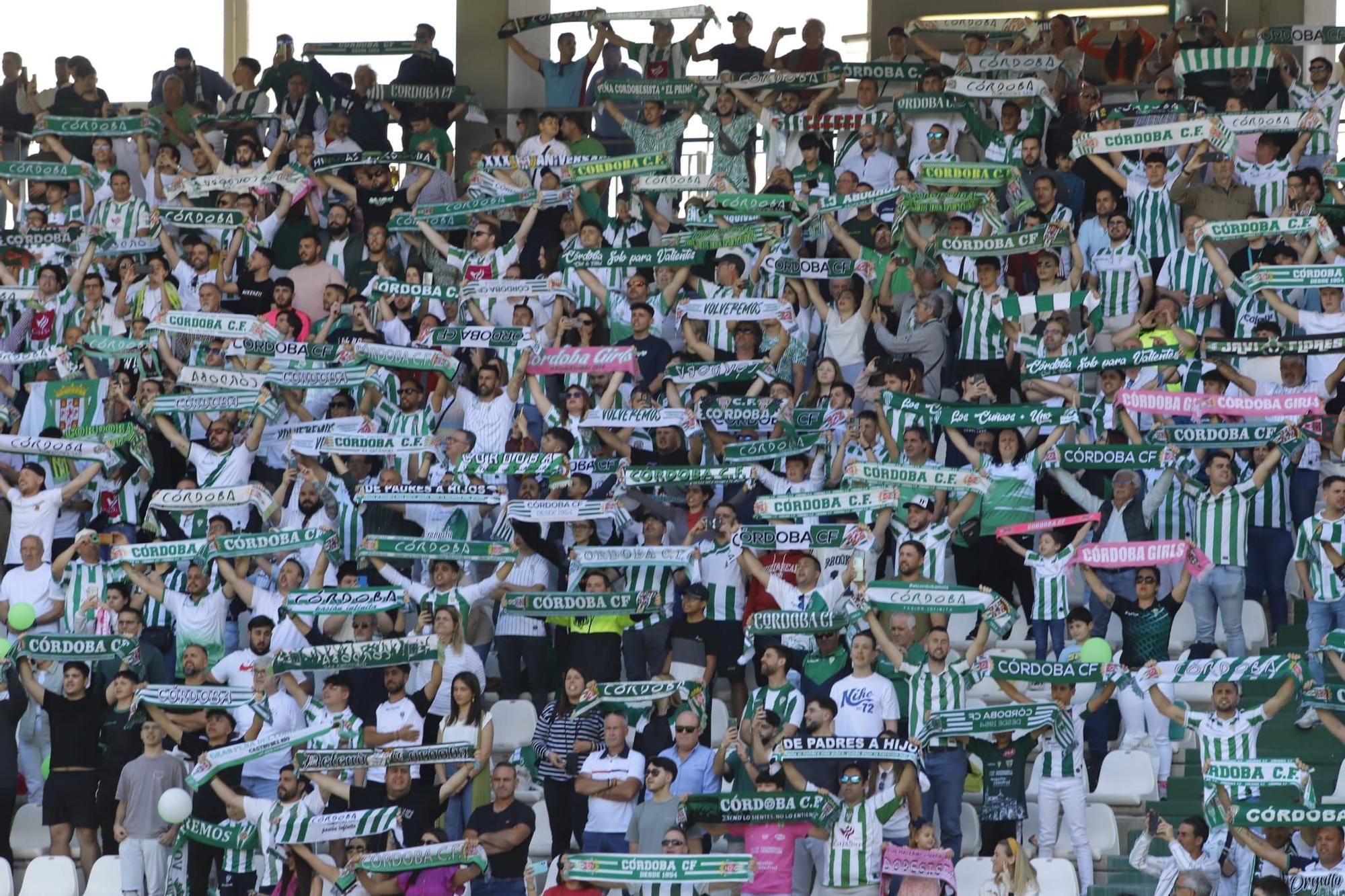 Imágenes del partido que ha enfrentado este domingo en el Nuevo Arcángel al Córdoba CF y al Málaga CF, correspondiente a la 34º jornada de la Primera RFEF